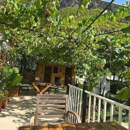 Castle Πανσιόν Koman